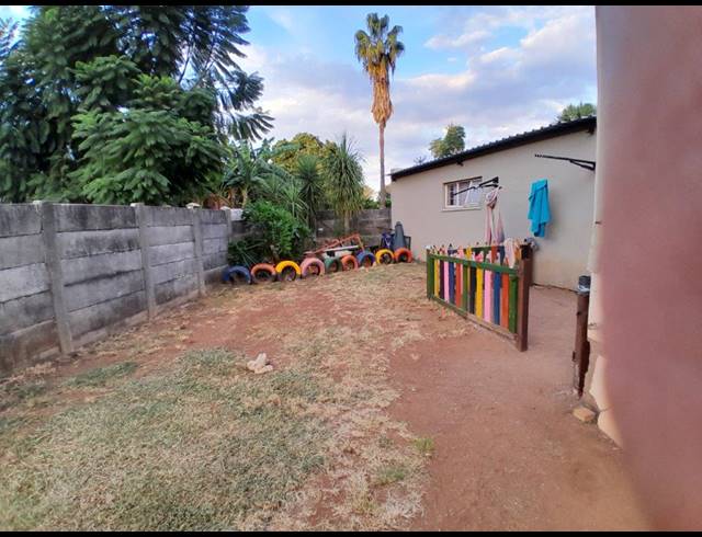 3 BEDROOM HOUSE FOR SALE IN OOS EINDE